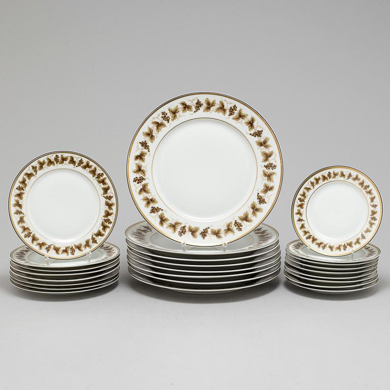 25 PORCELAIN PLATES, "Vineyard", Limoges, 20th century.