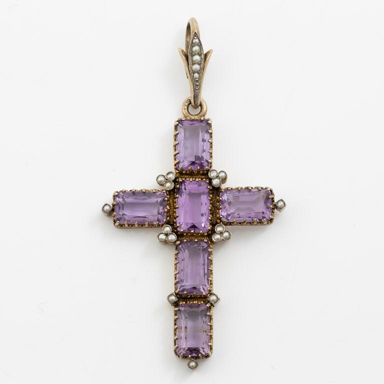 Collier silver och 18K guld med fasettslipat glas samt ett kors silver med ametist och pärlor.