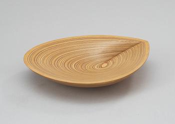 Tapio Wirkkala, A Tapio Wirkkala laminated birch shell shaped dish, signed TW.