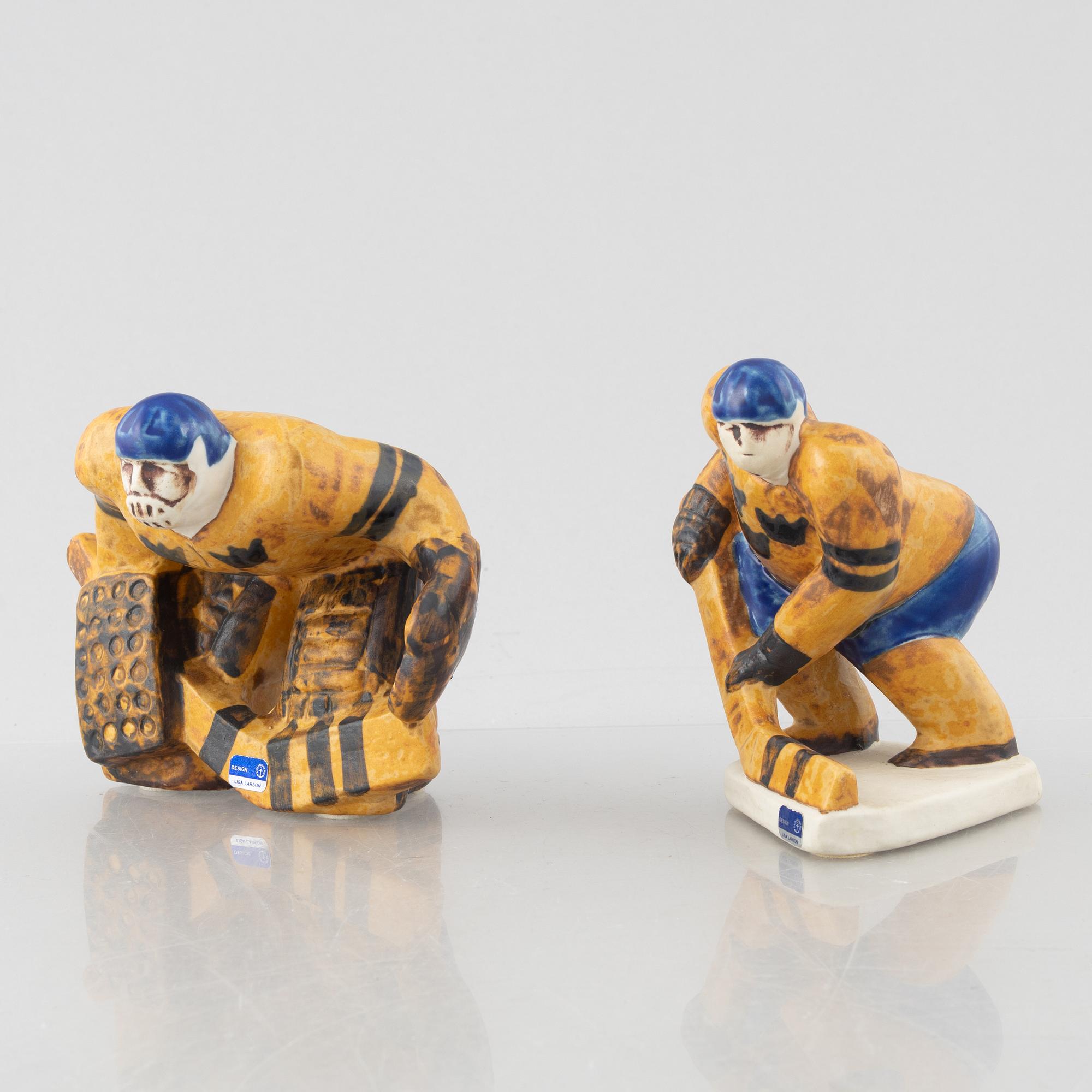 Lisa Larson, figuriner, 2 st, stengods, "Ishockeyspelare", Gustavsberg.