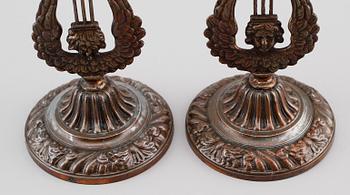 LJUSSTAKAR, 1 par, delvis försilvrad koppar, gustaviansk stil, 1800-tal.