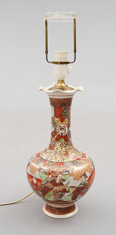 VAS, porslin, Japan, Satsuma, 1900-talets första hälft.