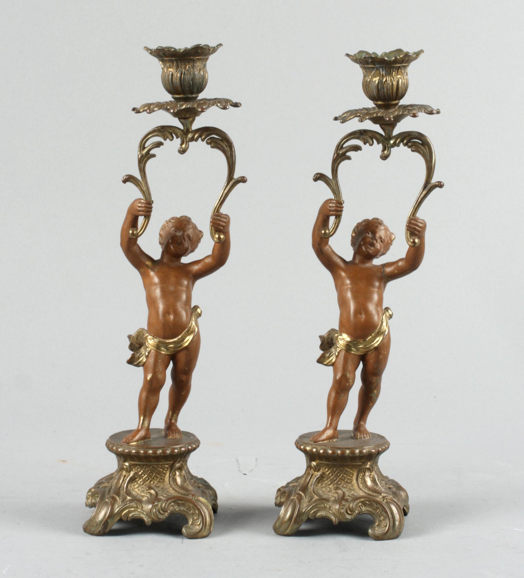 LJUSSTAKAR, ett par, brons, nyrokoko, omkring 1900.