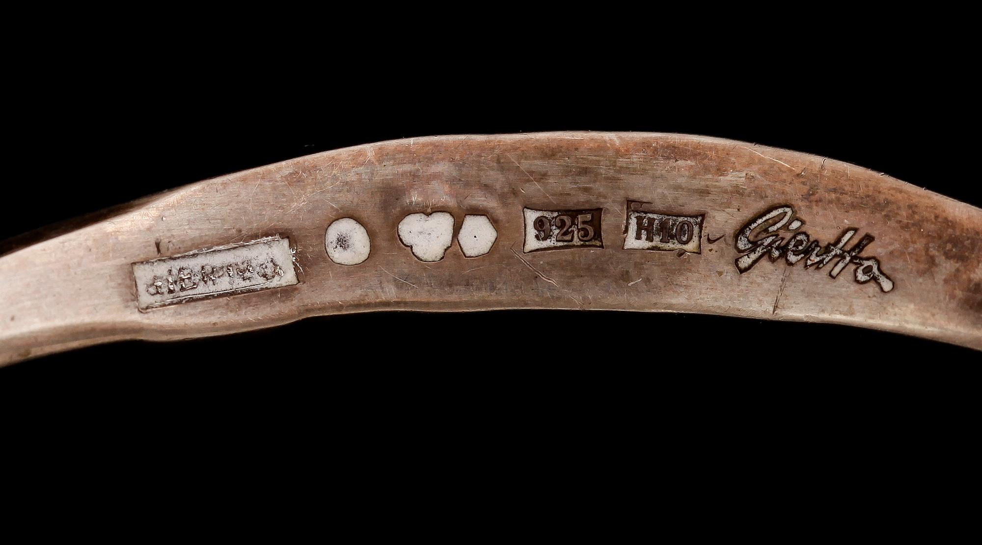 HALSRING, silver, Claes Giertta, 1982. Vikt ca 43 gram.