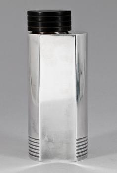 SHAKER, nysilver samt bakelit. Design Folke Ahrström.