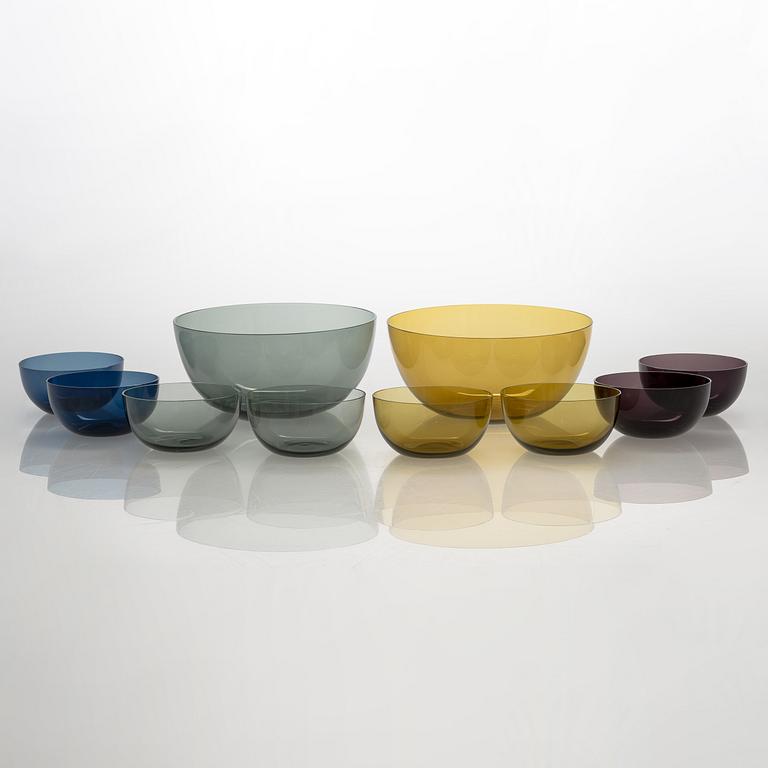 Kaj Franck, two serving bowls, model '1329' and eigth dessert bowls, '1340', Nuutajärvi Notsjö.