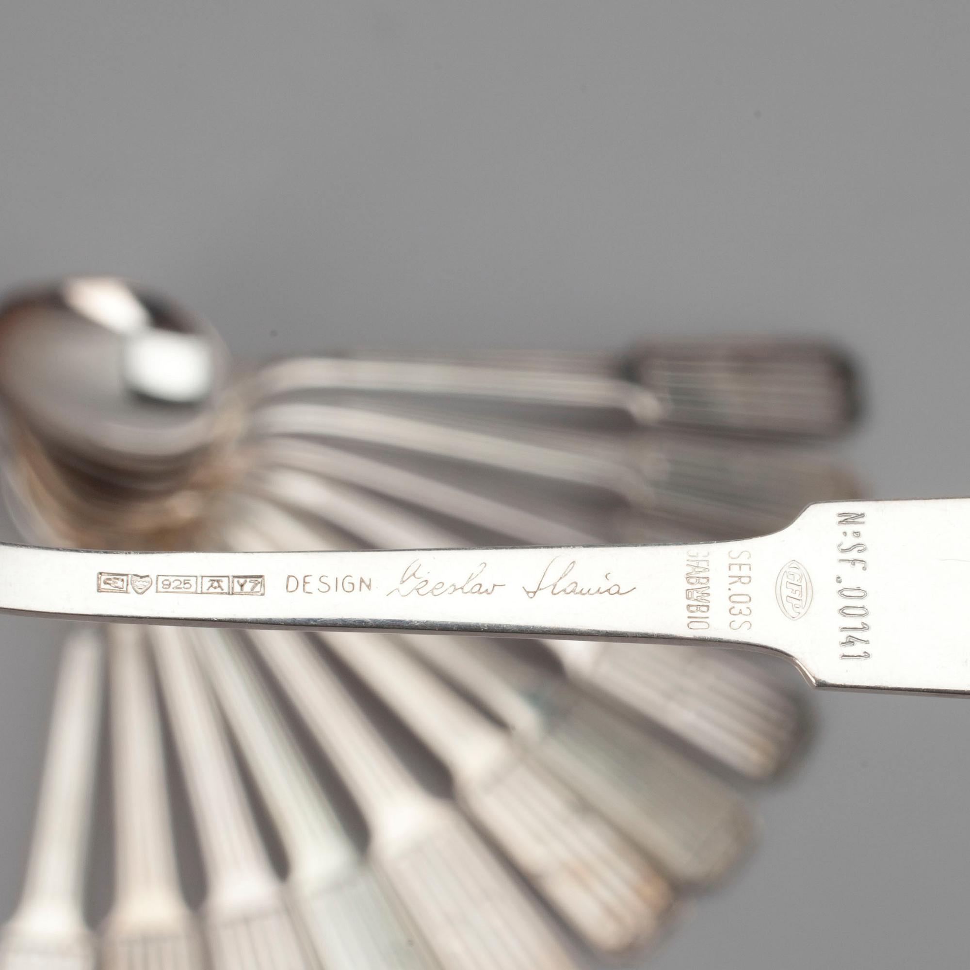 ÅRSSKEDAR, 12 st, sterling silver, Czeslaw Slania, Tillander Helsingfors och Auran Kultaseppä Åbo, 1974-1980. Ca 198 g.