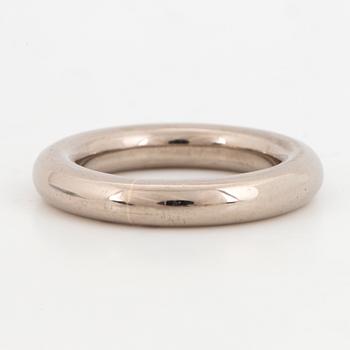 18K white gold and brilliant-cut diamond ring by Rolf Karlsson.