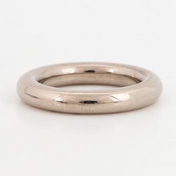 ROLF KARLSSON, Alliansring, 18K vitguld med 7 st 0,03 ct briljantslipade diamanter.