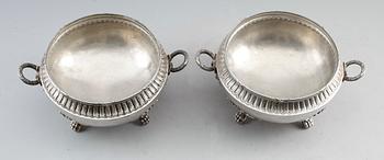TERRINER, 1 par, silver, gustaviansk stil, stämplar Fallon, Belgien, omkring år 1900. Vikt ca 2340 g.