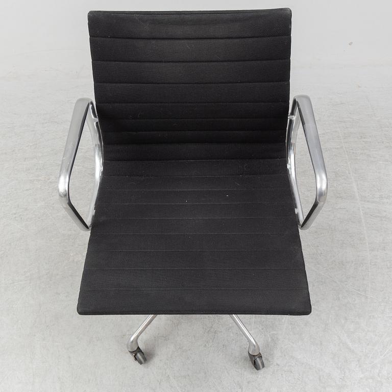 CHARLES AND RAY EAMES, an EA 117 chair.