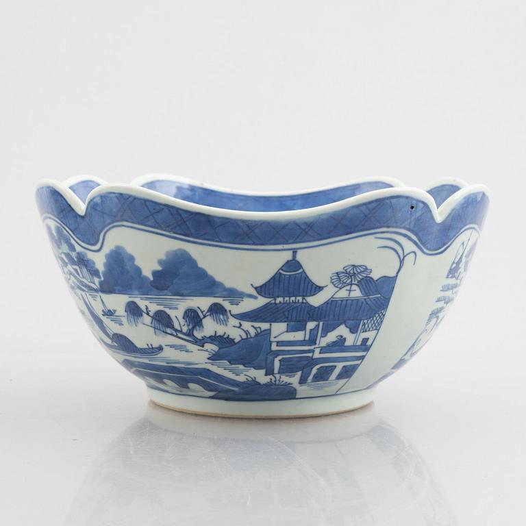 Eleven pieces of Chinese blue and white porcelain, Qing dynasty, 18th-19th century.