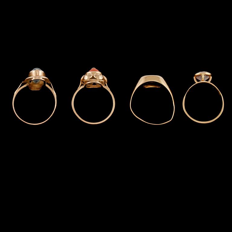 RINGAR, 4 st, 18K respektive 14K guld, omkring 1900-talets mitt. Vikt 19,6 gram.