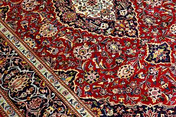 A carpet, Kashan, signed, ca 300 x 204 cm.