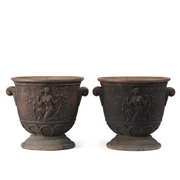 357. Ivar Johnsson, a pair of "Venus" cast iron urns, Näfveqvarns bruk, Swedish Grace.