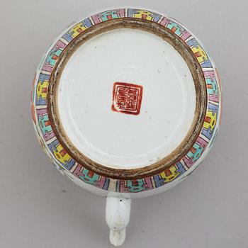 A famille rose table lamp made out of a lantern, and a teapot, dish and jar, late Qing dynasty.