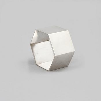 SERVETTRING, silver, Wiwen Nilsson, Lund, 1954. Vikt 26 g.