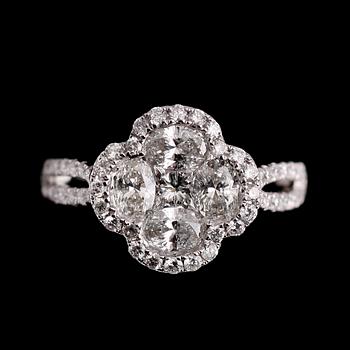 RING, 18 k vitguld, med briljant och marquiseslipade diamanter totalt 1.63 ct.