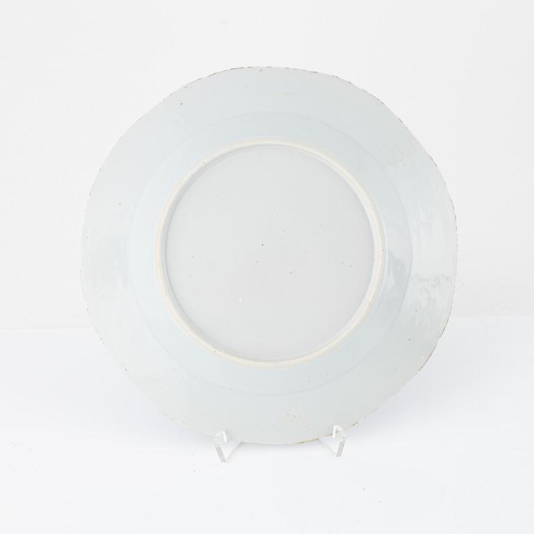 Tallrikar, 11 stycken samt flaska, porslin. Qingdynastin, 1800-tal.