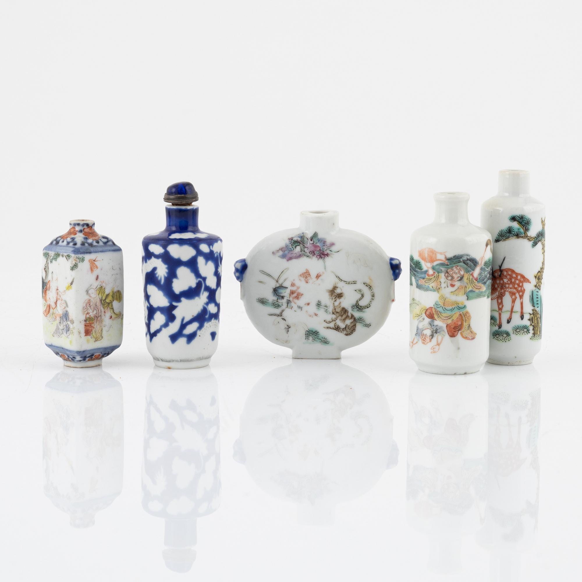 Snusflaskor, 5 st, porslin, Kina, 18/1900-tal.