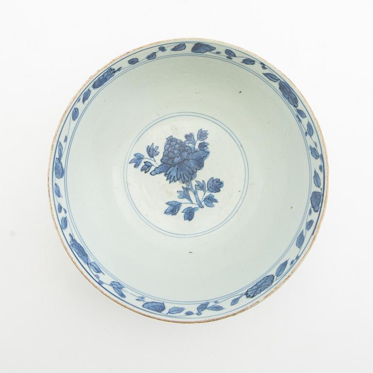 Bowl, porcelain, Qianlong (1736-95), Qing dynasty, China.