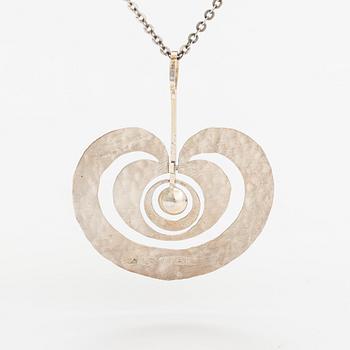 Tapio Wirkkala, A sterling silver pendant "Apple". Kultakeskus 1975.