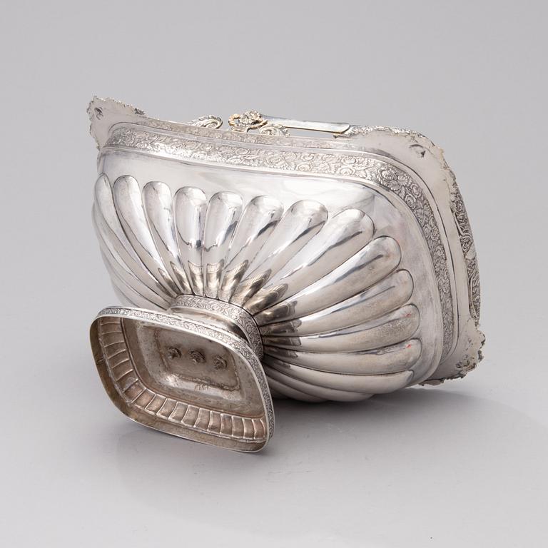 A SWING HANDEL SILVER BASKET, St:Petersburg 1828?, Anton Iwersen.