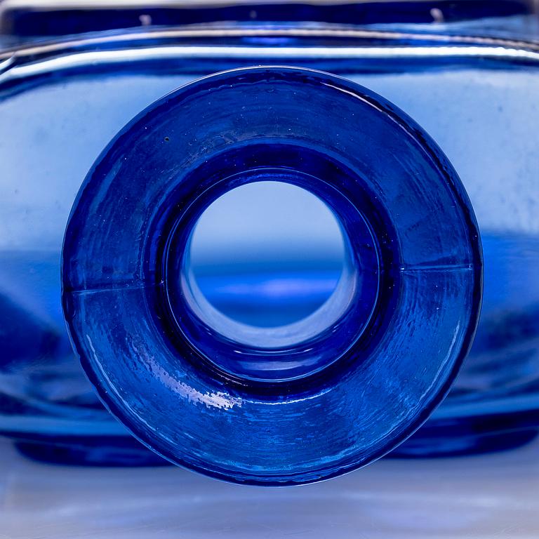 Erkkitapio Siiroinen, a set of two carafes for Riihimäki Glassworks, Finland.