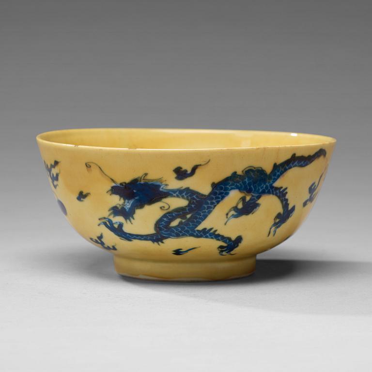 SKÅL, porslin. Qingdynastin, 1600/1700-tal.