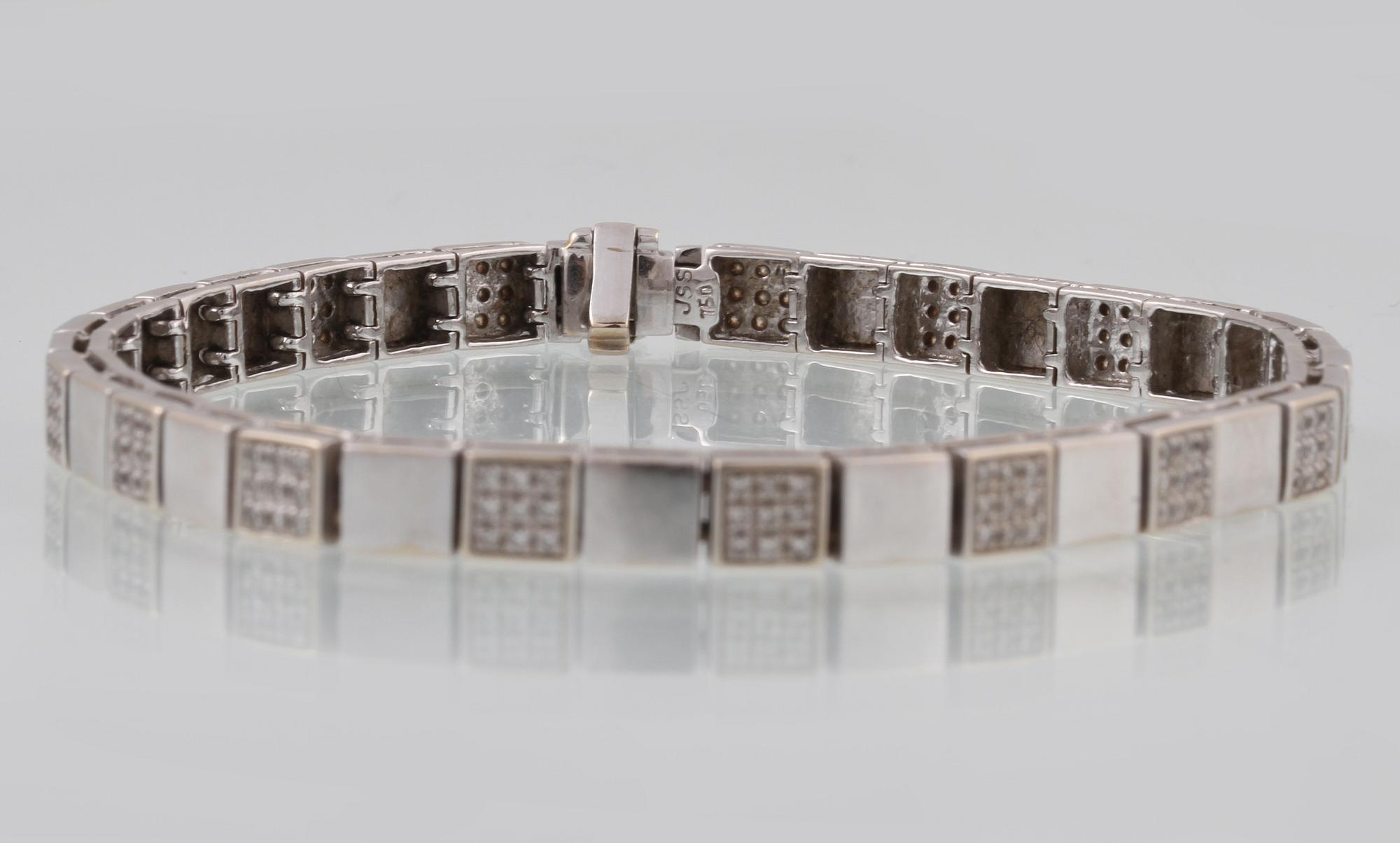 ARMBAND, 18K vitguld med 153 briljantslipade diamanter, troligtvis Jarl Sandin, Göteborg. Vikt 17,7 gram.