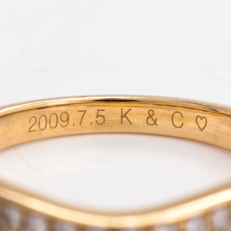 Bulgari, an 18K gold 'Fedi' ring with diamonds, ca. 0.14 ct in total.