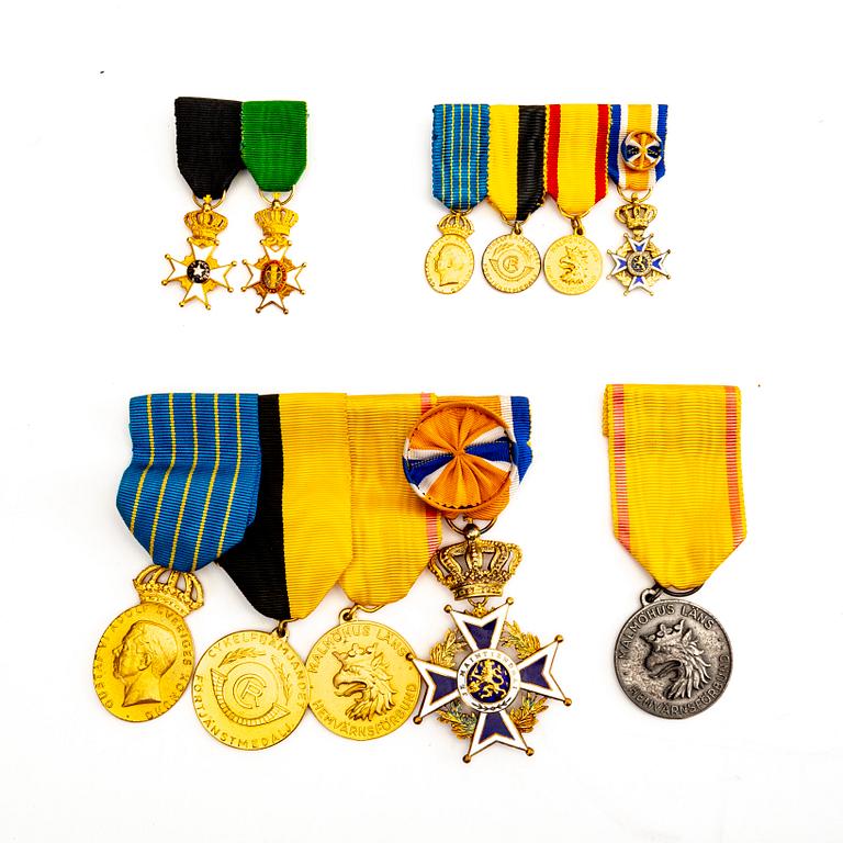 Order miniatures 6 pcs and medals 5 pcs.