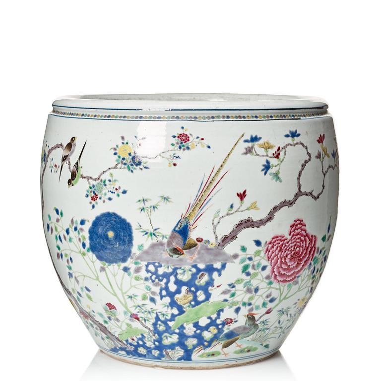 A large famille rose fish bowl, late Qing dynasty, circa 1900.