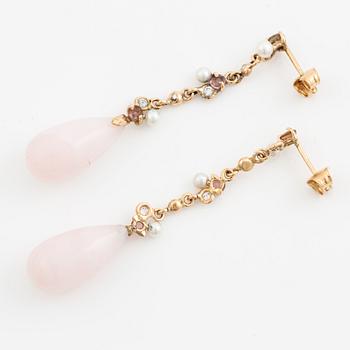 Earrings, Mandelstam, 18K gold with pink jade, cultured pearls, small cultured pearls, and brilliant-cut diamonds.