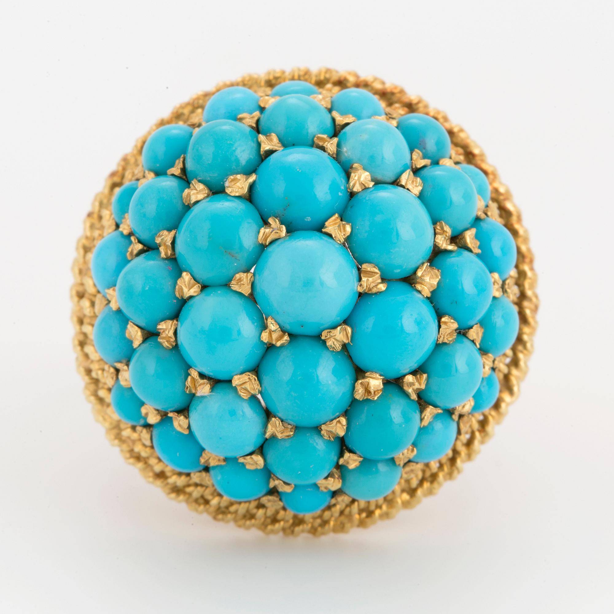A cabochon-cut turquiose ring.