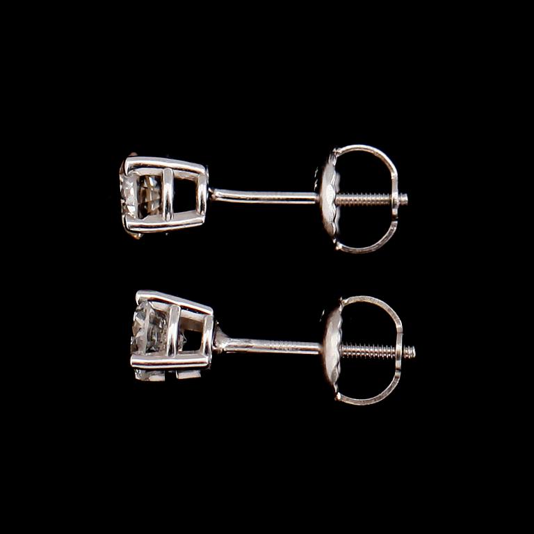 ÖRHÄNGEN, 1 par, 14 k vitguld, briljantslipade diamanter tot 0.63 ct.