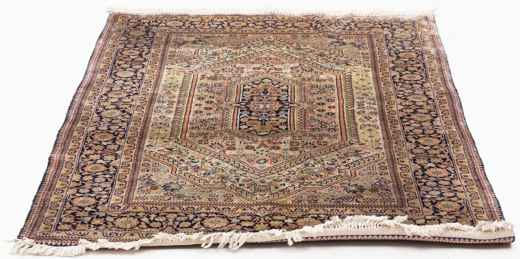 Carpet, silk, ca 160 x 95 cm.