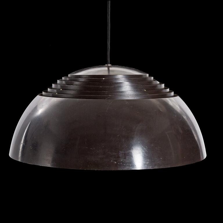 ARNE JACOBSEN, taklampa, aluminium, "AJ-pendel", Arne Jacobsen för Louis Poulsen.