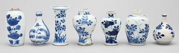 PARTI MINIATYRVASER, 7 st, porslin, Kina 1700-tal.