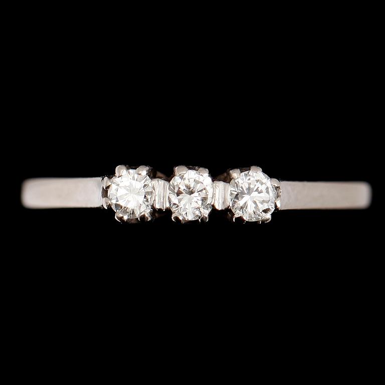RING, 18k, med 3 briljanter, 1963.