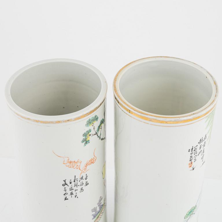 Penselvaser, 2 st, porslin ,kina, 1900-tales mitt.