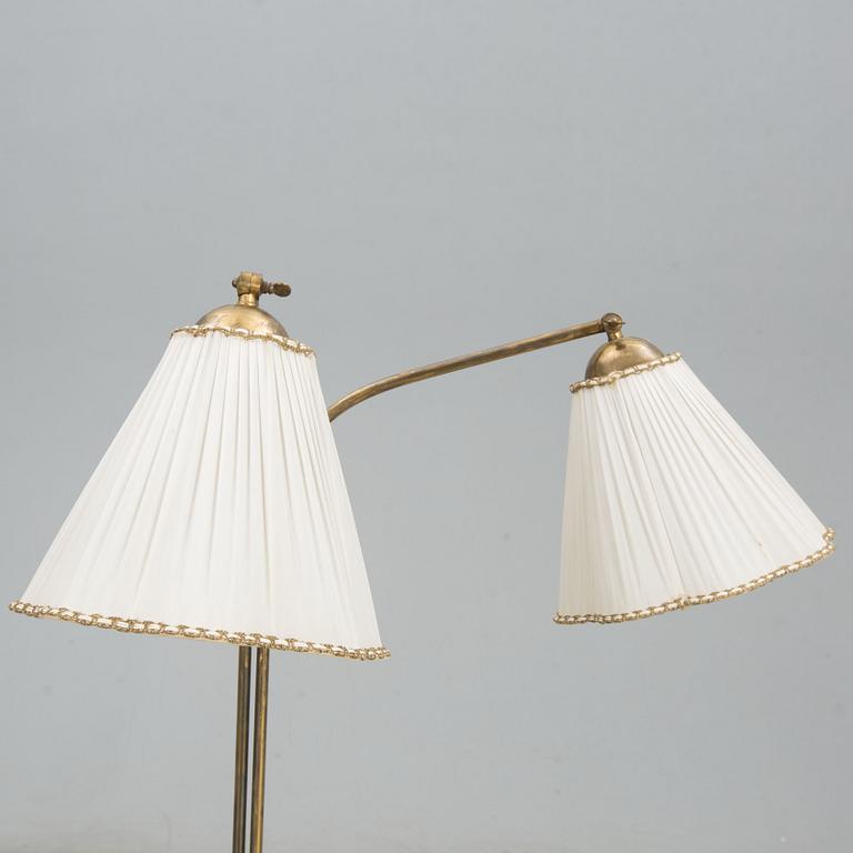 GOLVLAMPA, 1900-talets mitt.