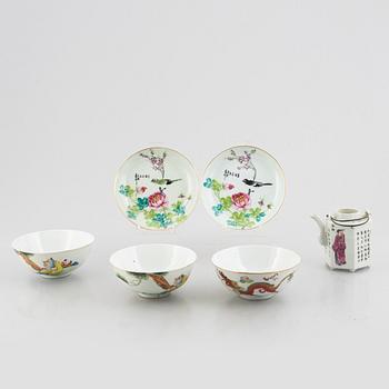 Six pieces of Chinese porcelain, first half and mid 20th century.