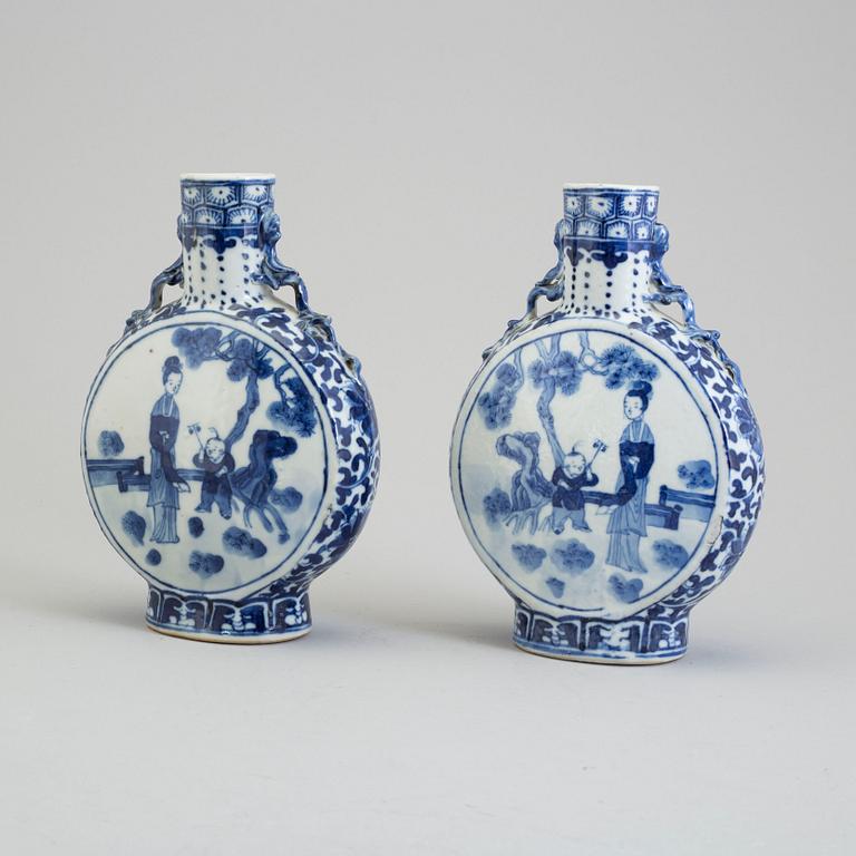 Two similar blue and white porcelain moon flasks, Qing dynasty, late 19th century.