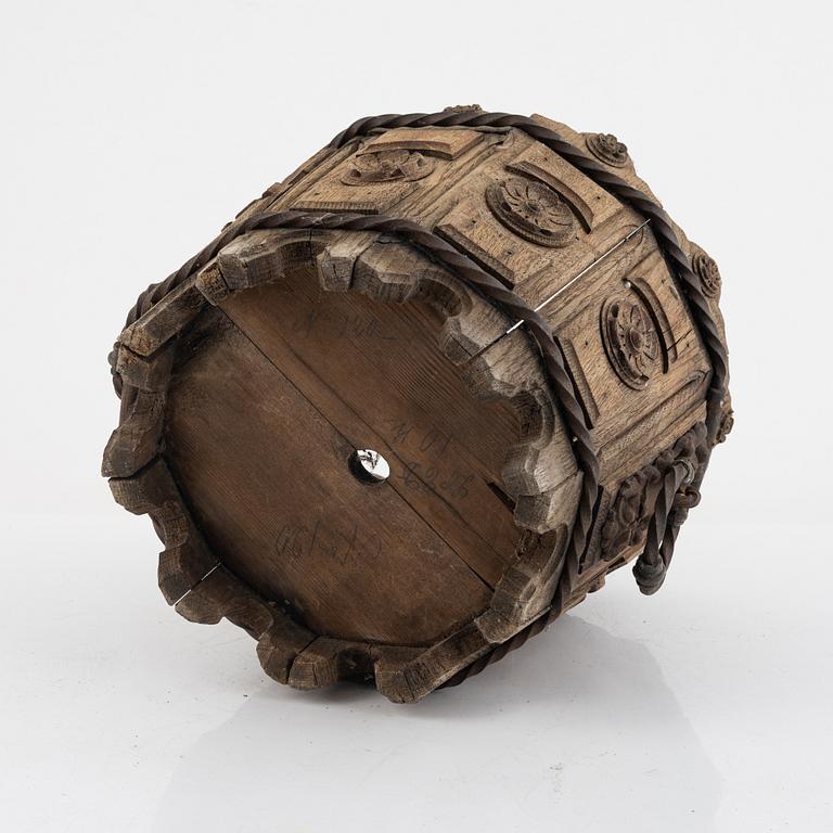 A wooden pot, around 1900.