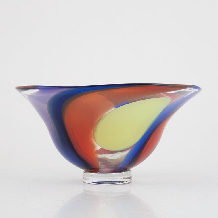 Berit Johansson, a bowl, 1990 and Ann Wolff, Jan-Erik Ritzman and Sven-Åke Carlsson, a vase, Transjö.