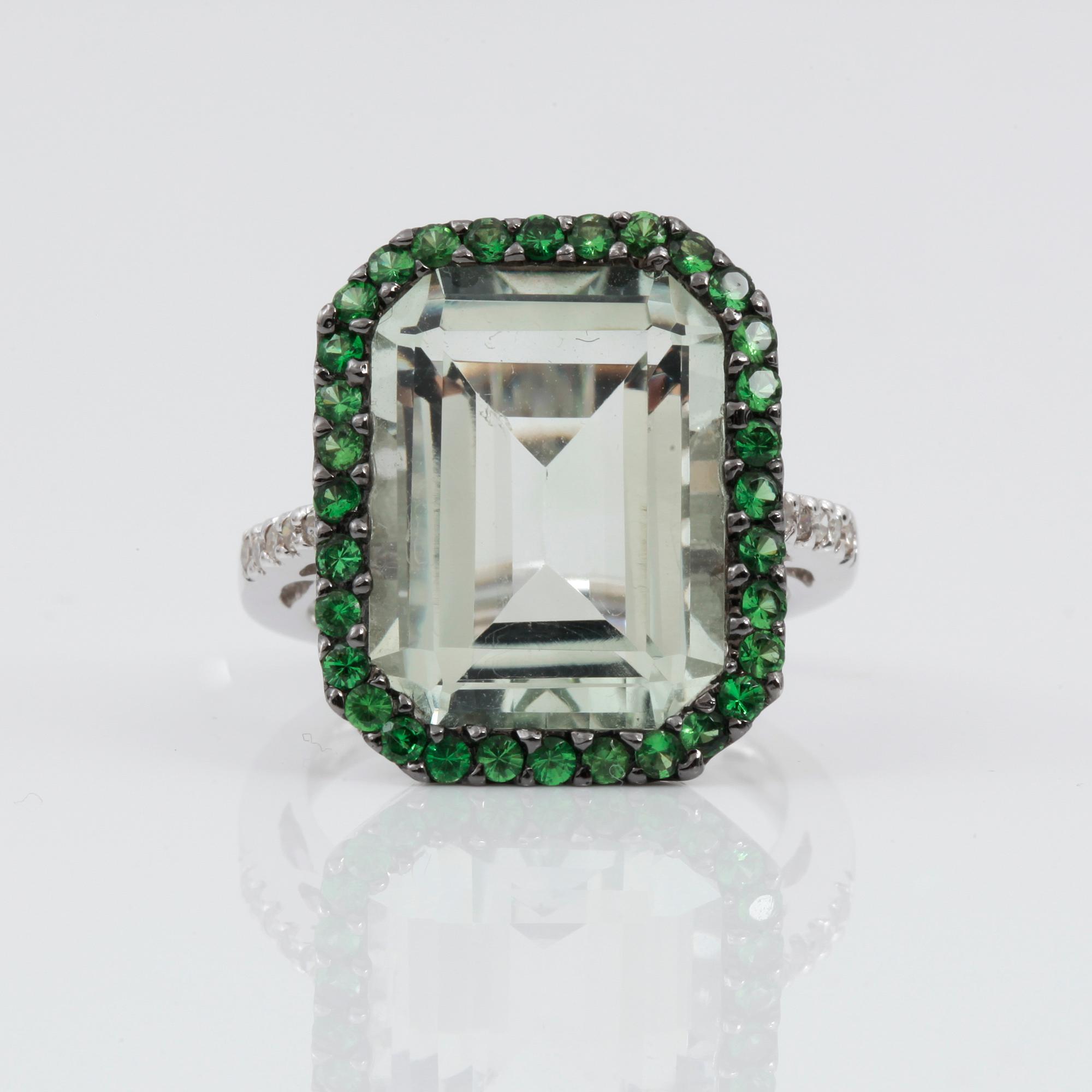 RING, med prasolit 11.15ct, tsavoriter och briljanter.