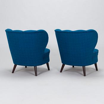 A pair of mid-20th-century armchairs.