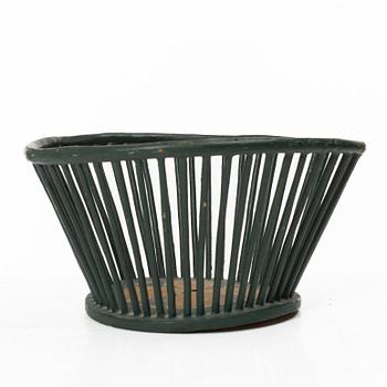 Pine basket, 19th century.