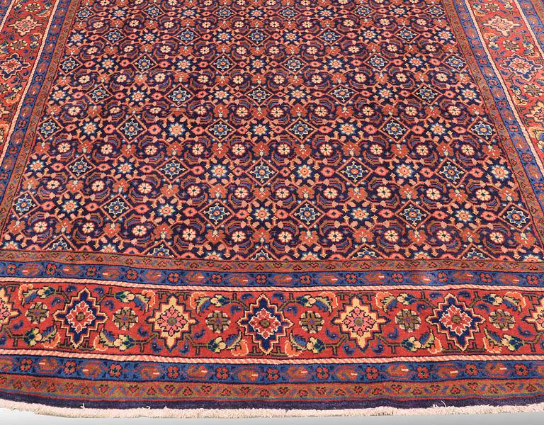 A CARPET, Mahal, around 342 x 232 cm.